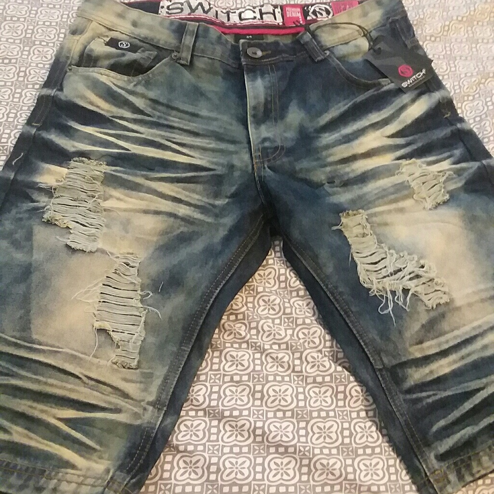 Denim short - Picture 2 of 2